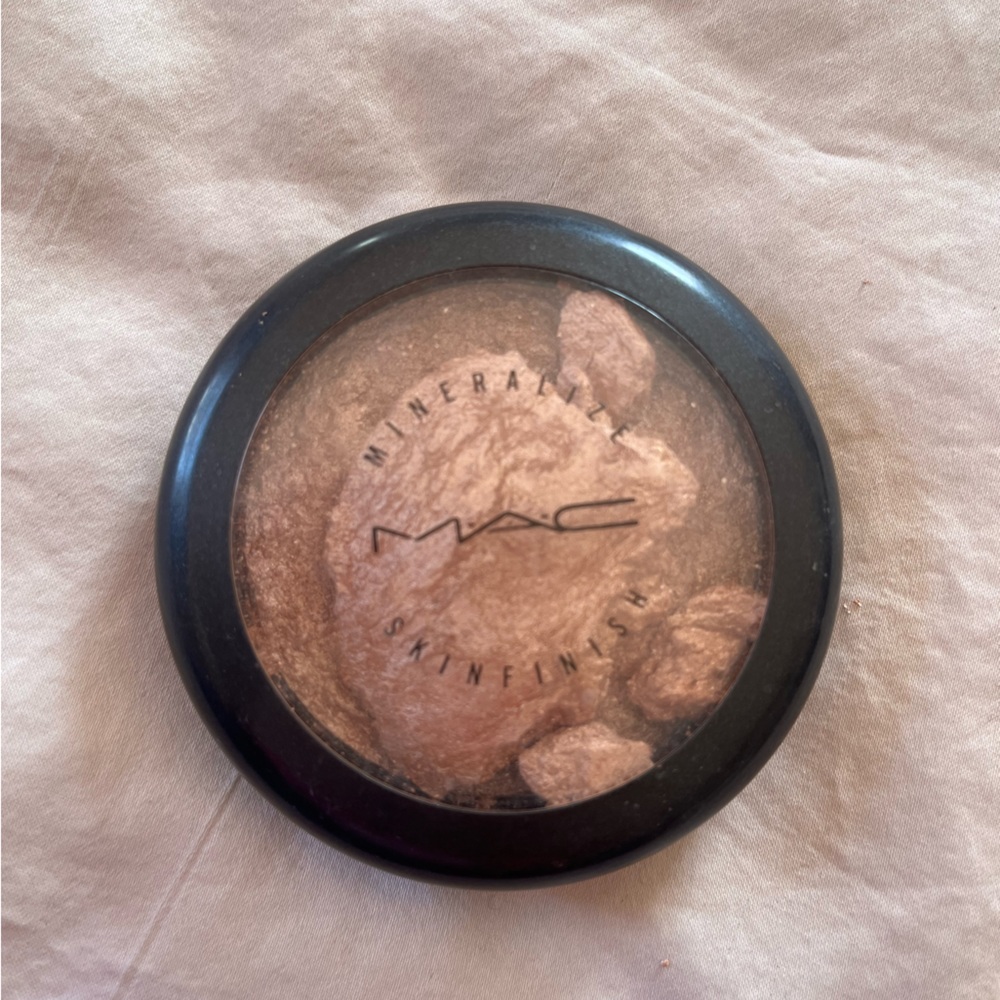 MAC shimpagne mineralize skinfinish